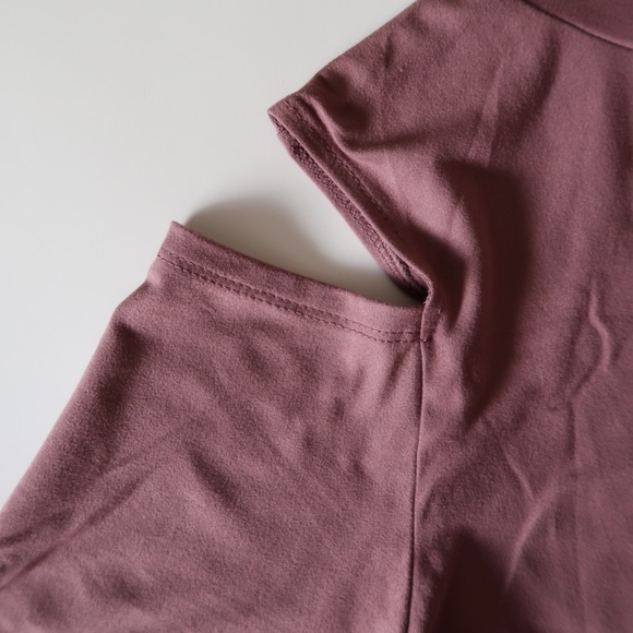 Open shoulder top J for Justify - Picture 4 of 4